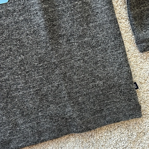 Men’s GAP Quarter Zip Long Sleeve Pullover - Picture 5 of 6